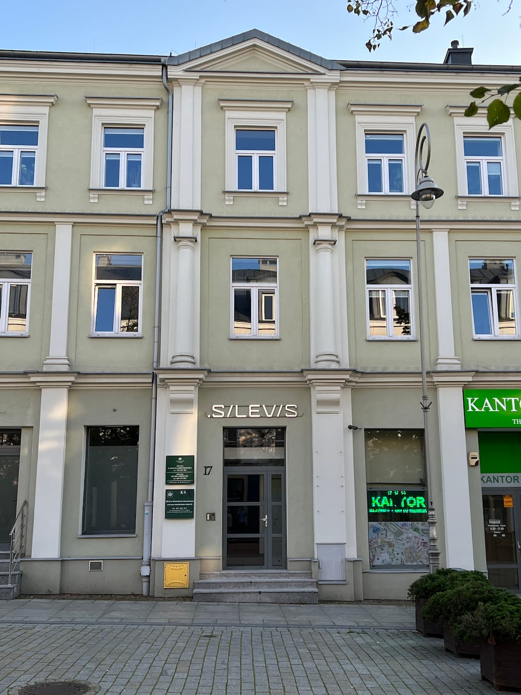 Wejście do kancelarii adwokackiej w Kielcach